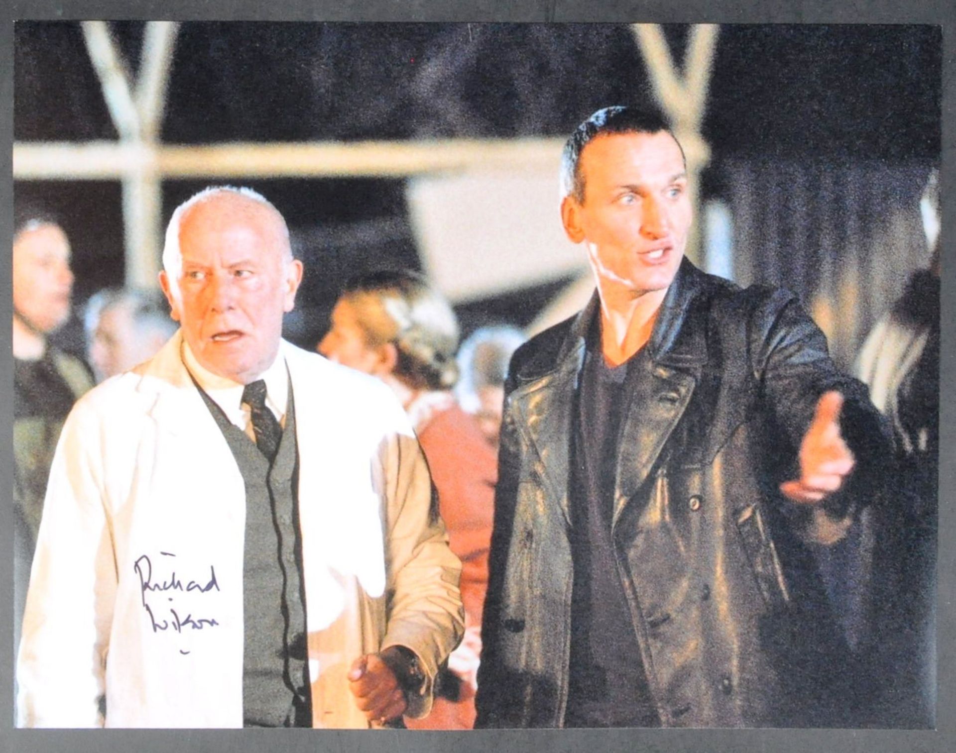 DOCTOR WHO - RICHARD WILSON - LARGE 16X12" SIGNED PHOTOGRAPH
