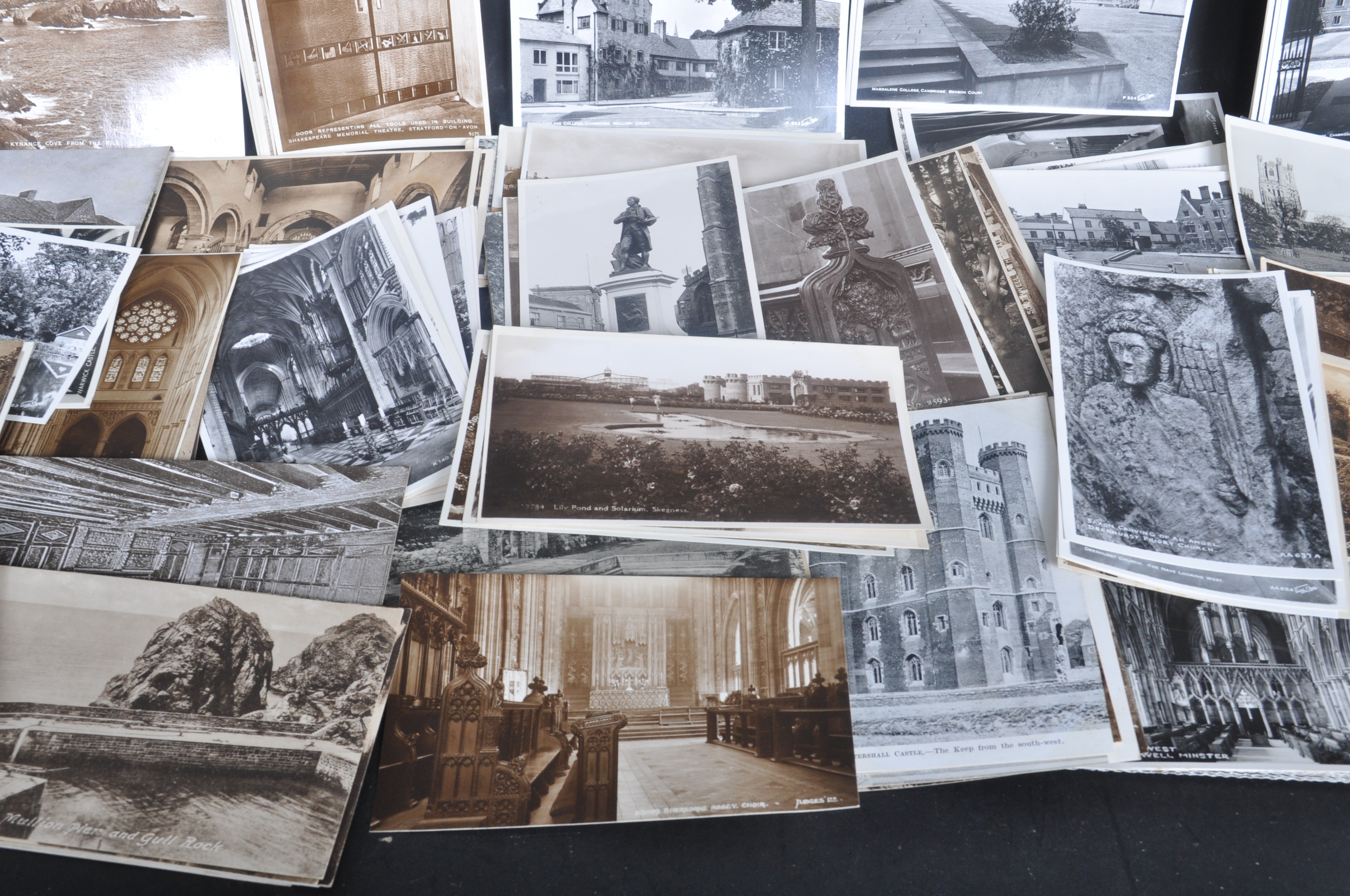 COLLECTION OF VINTAGE 20TH CENTURY BLACK AND WHITE PICTURE POSTCARDS - Image 3 of 5