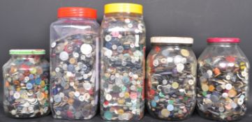 LARGE COLLECTION OF VINTAGE BUTTONS