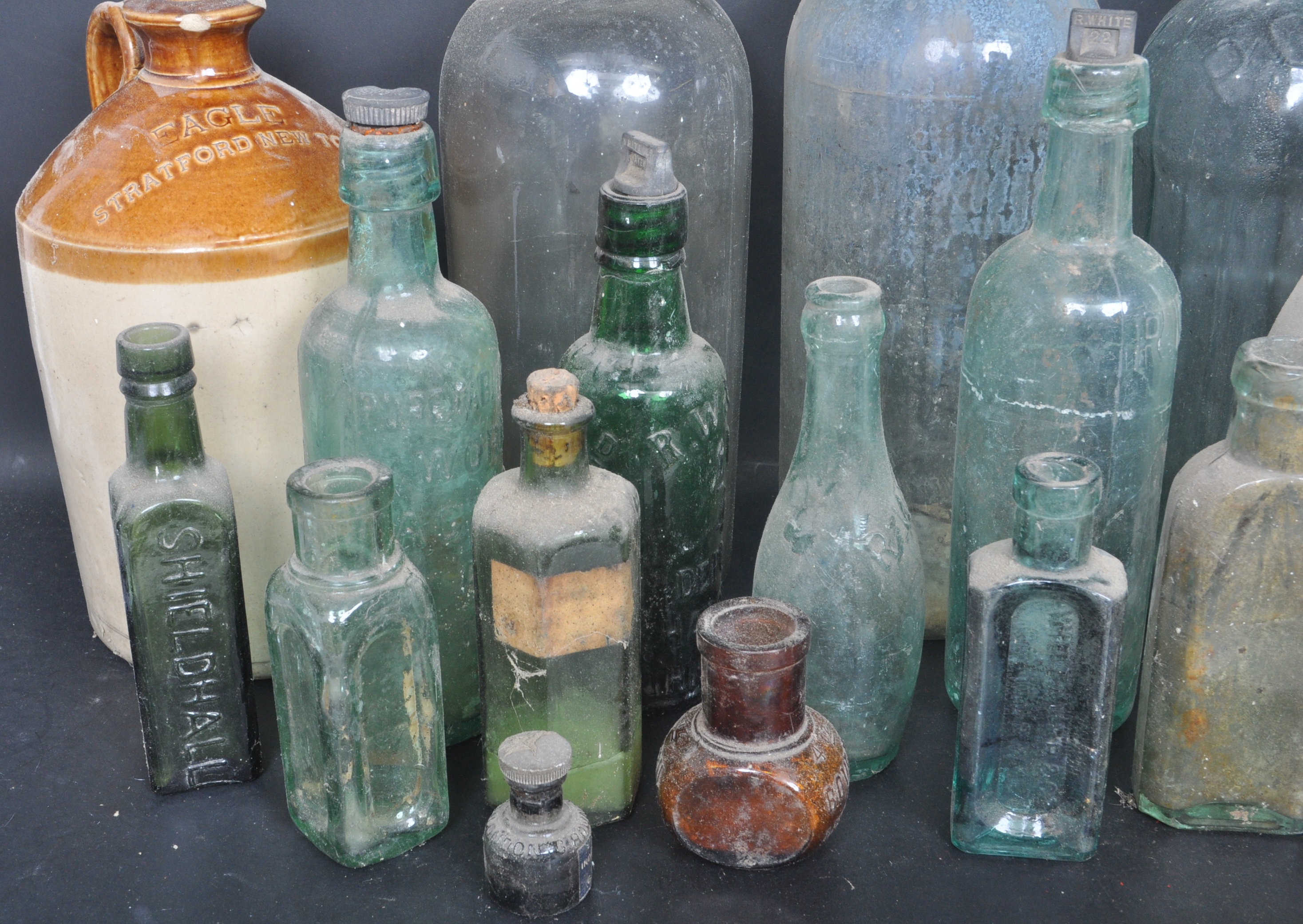 COLLECTION OF VINTAGE 20TH CENTURY GLASS AND STONEWARE - Image 5 of 6