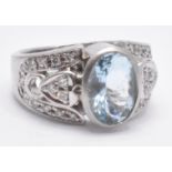 18CT WHITE GOLD DIAMOND & AQUAMARINE RING