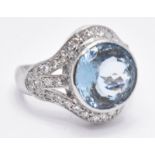 18CT GOLD DIAMOND & AQUAMARINE RING