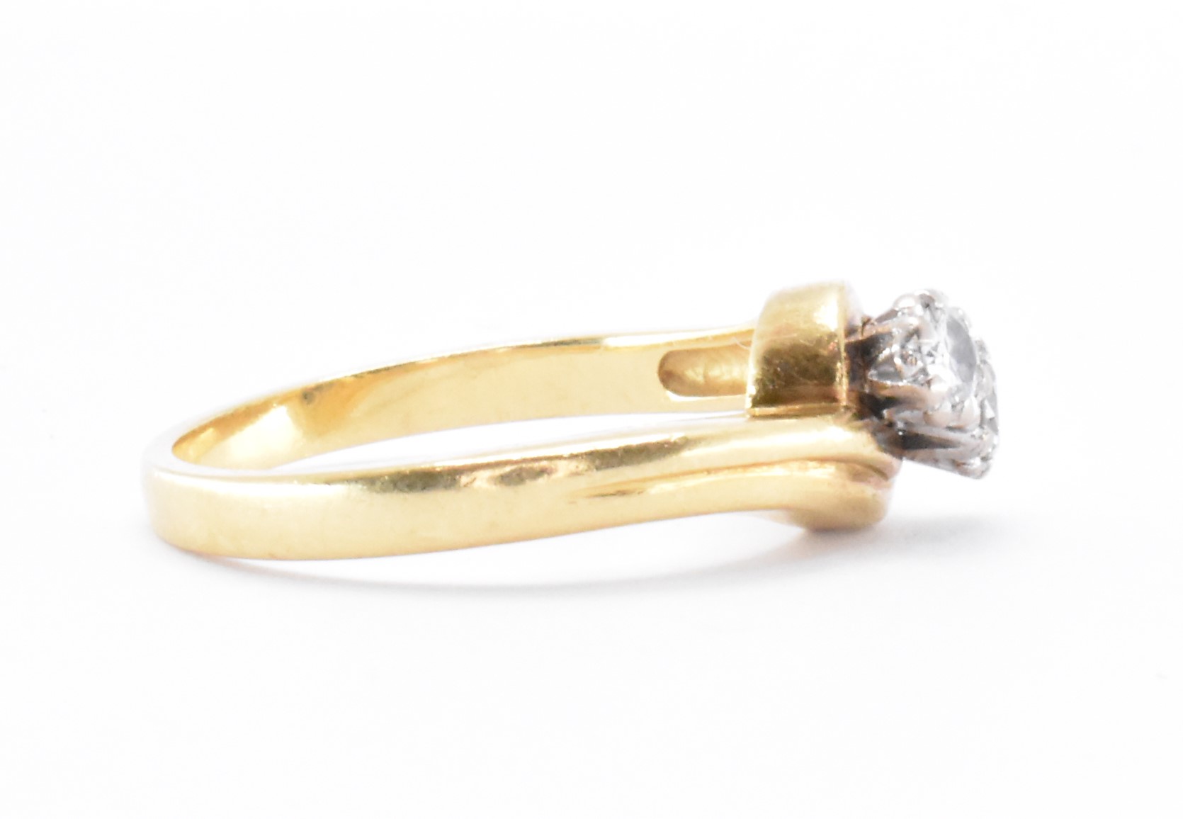 HALLMARKED 18CT GOLD & DIAMOND CROSSOVER RING - Image 4 of 5