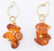 PAIR OF YELLOW METAL & AMBER STYLE DROP EARRINGS