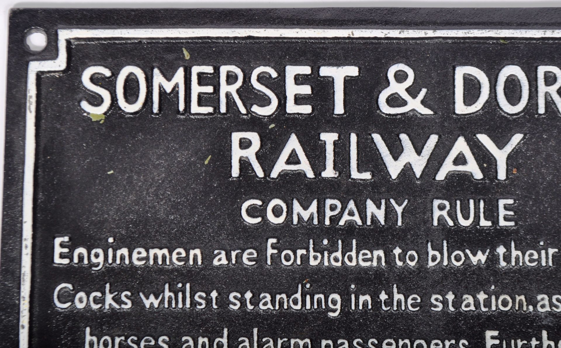 20TH CENTURY REPRODUCTION CAST IRON SOMERSET RAILWAY SIGN - Image 2 of 5