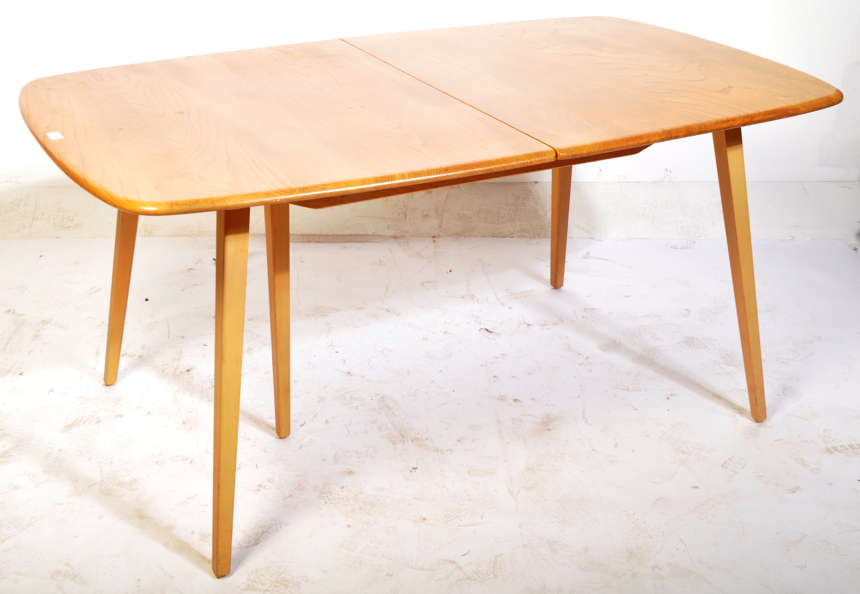 ERCOL GRAND PLANK EXTENDING BEECH AND ELM DINING TABLE - Image 3 of 6