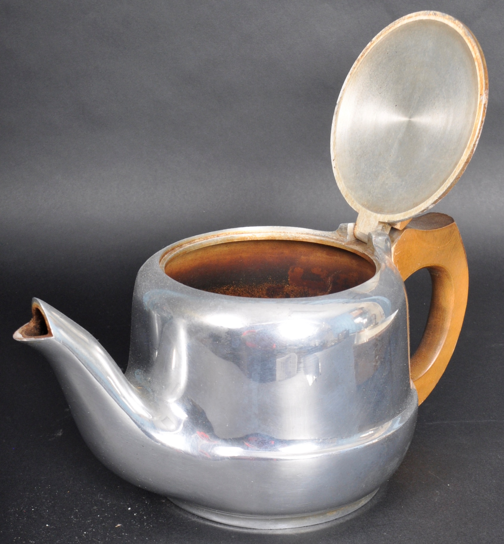 PICQUOT WARE - RETRO COFFEE / TEA SERVICE AND TRAY - Image 7 of 10