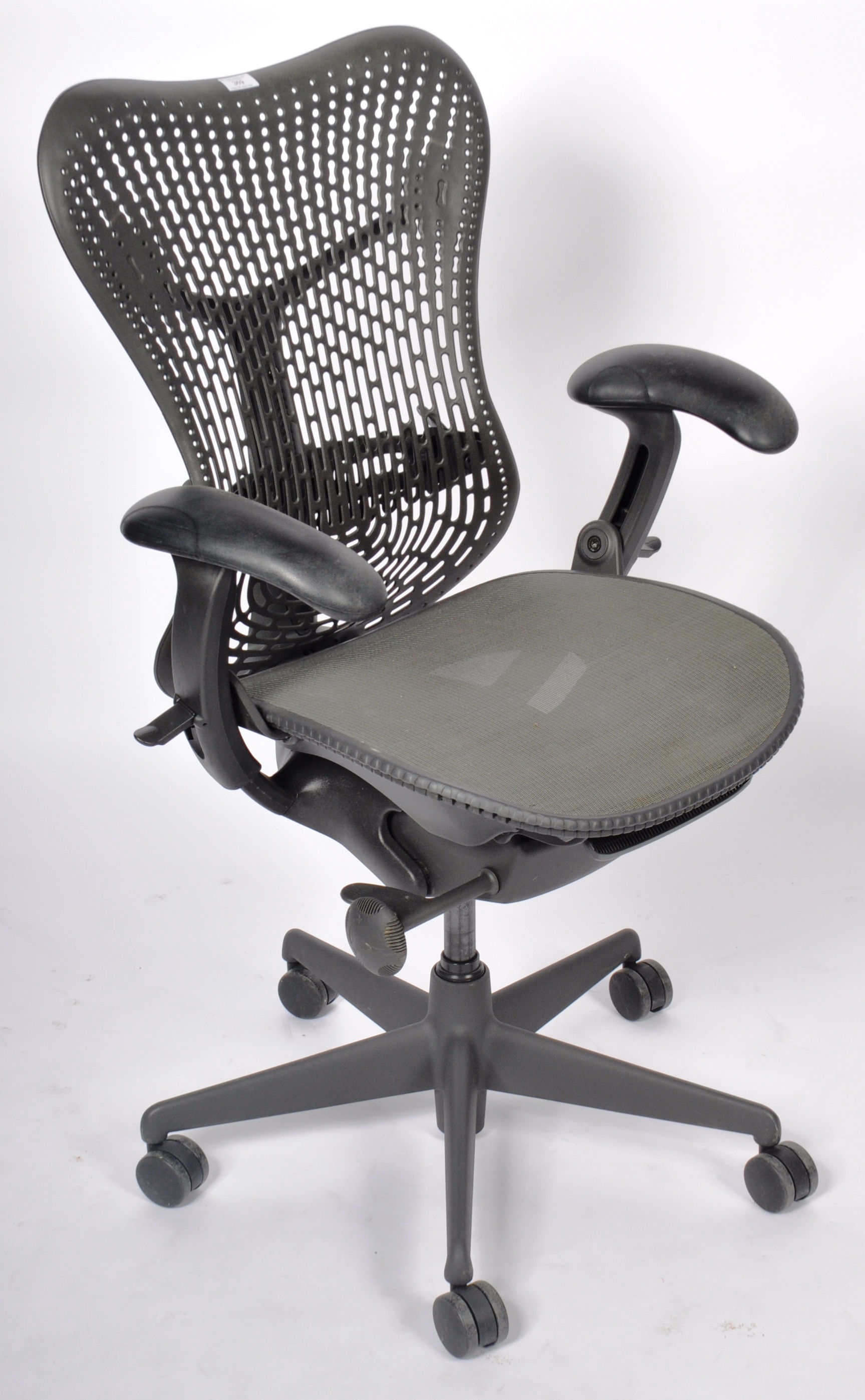 HERMAN MILLER - STUDIO 7.5 MIRRA 2 - SWIVEL DESK CHAIR - Image 2 of 8