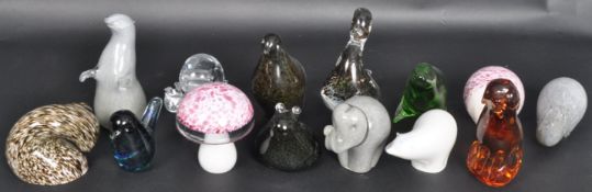 WEDGWOOD - COLLECTION OF 12 GLASS PAPERWEIGHTS AS ANIMALS