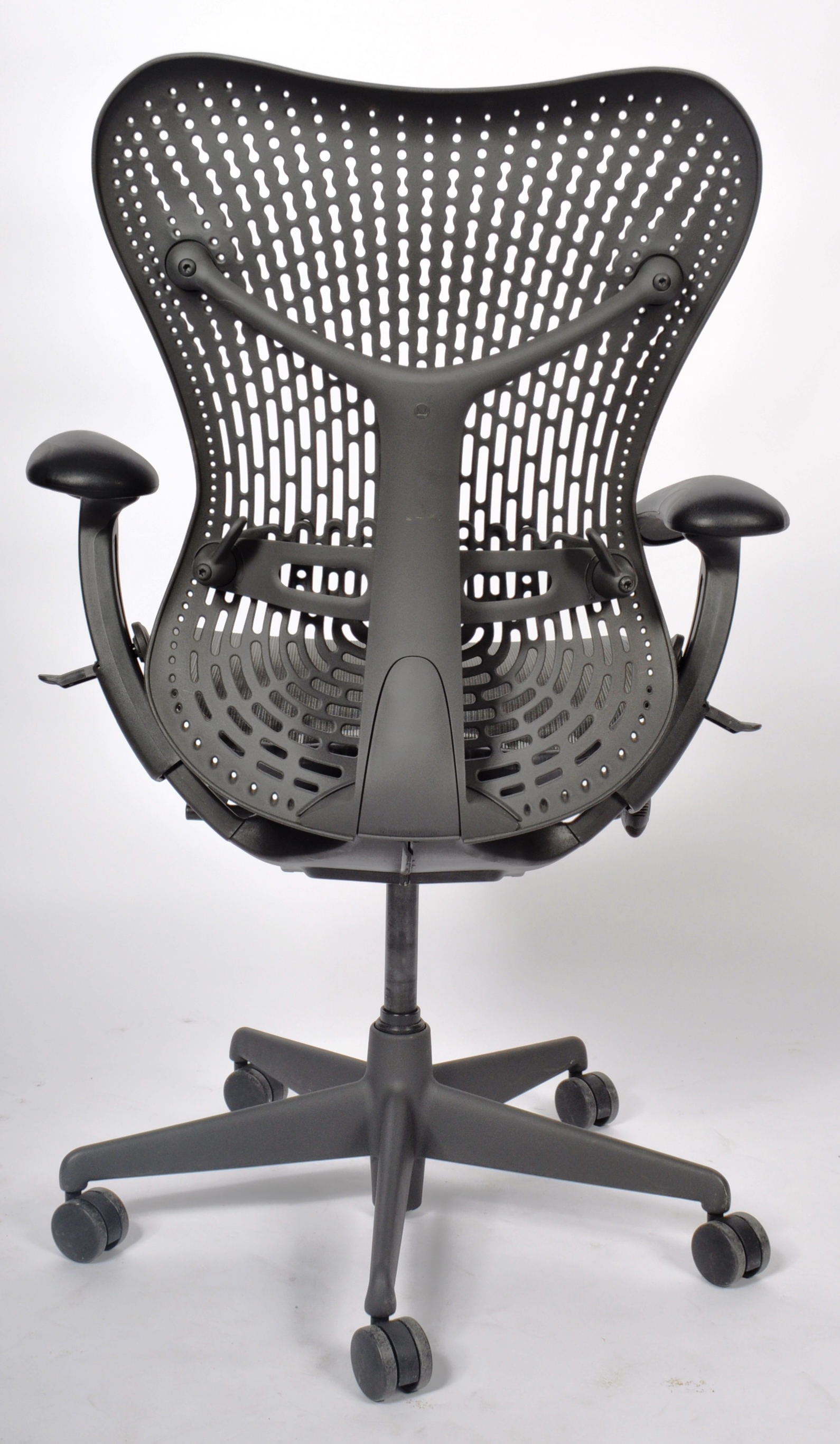 HERMAN MILLER - STUDIO 7.5 MIRRA 2 - SWIVEL DESK CHAIR - Image 8 of 8