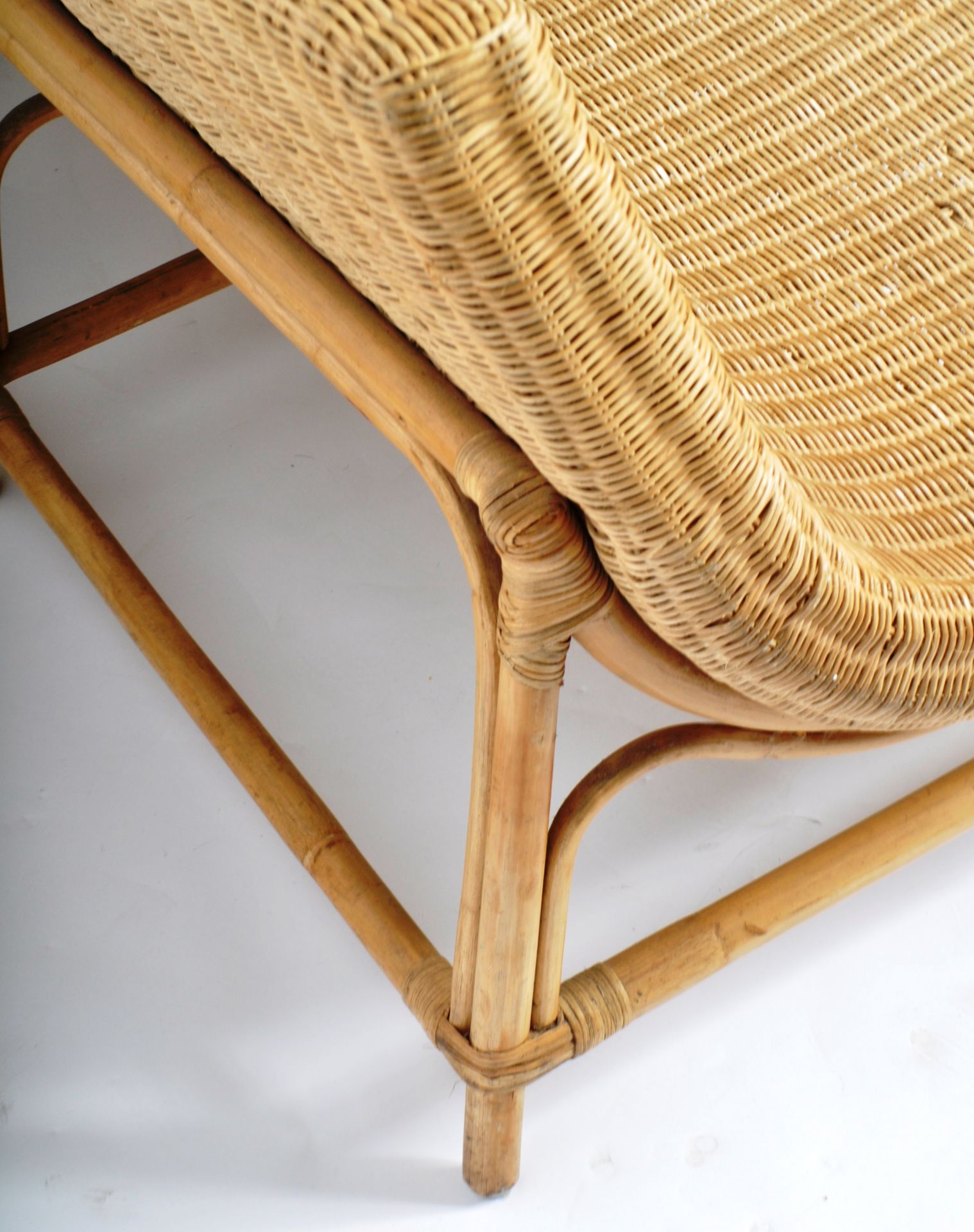 RETRO WICKER / CANE AND BAMBOO BENCH / LOUNGE SOFA CHAIR - Image 6 of 7