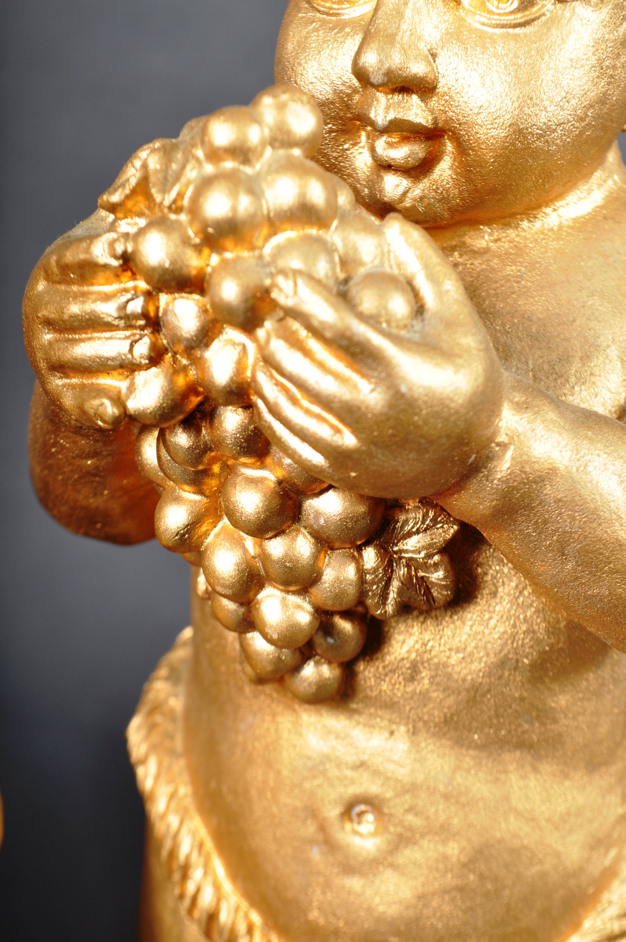 PAIR OF CONTEMPORARY GILT RESIN FIGURES MOULDED AS CHERUBS - Image 7 of 10