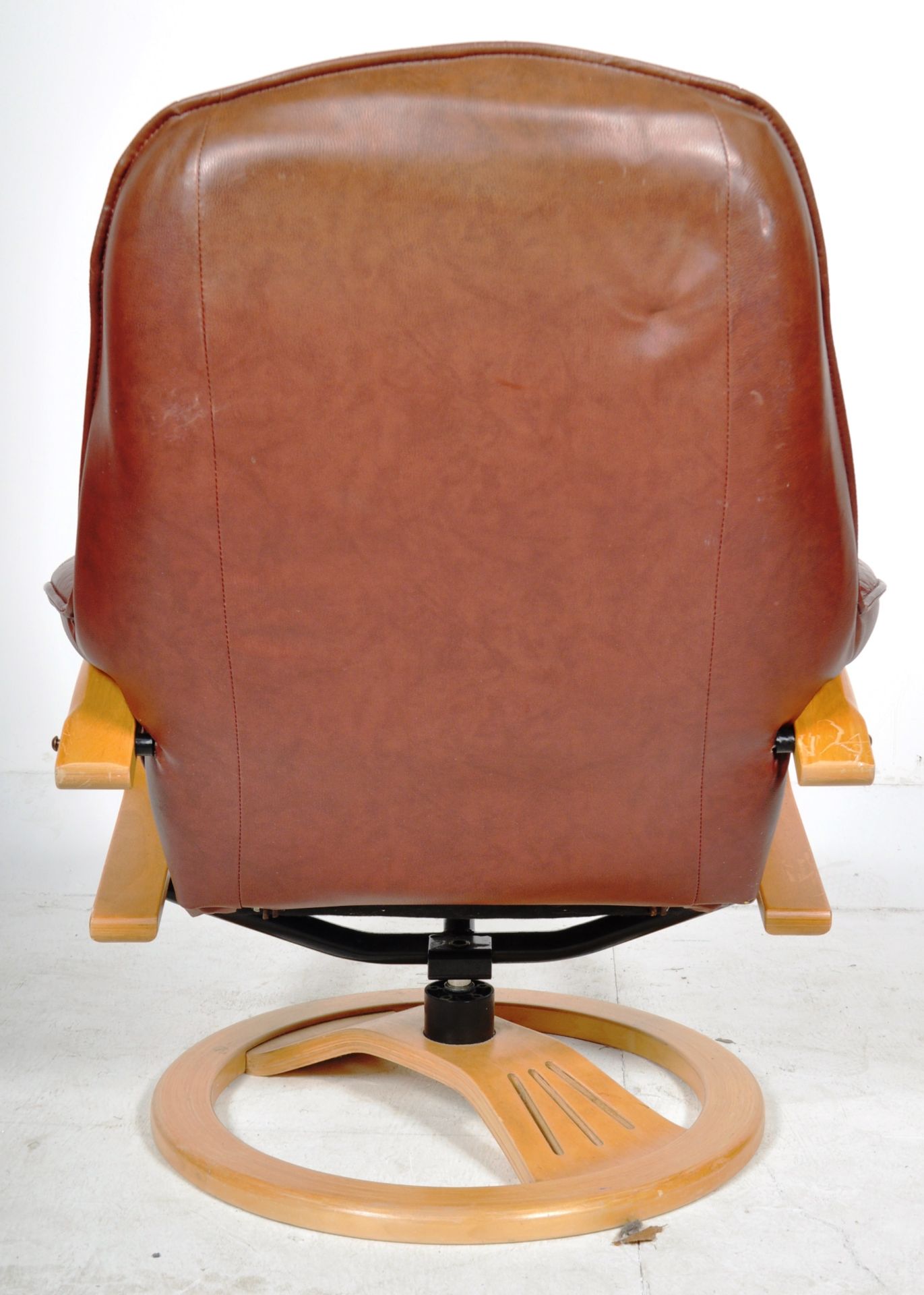 CONTEMPORARY DARK BROWN LEATHER UPHOLSTERED RECLINING CHAIR - Image 7 of 8