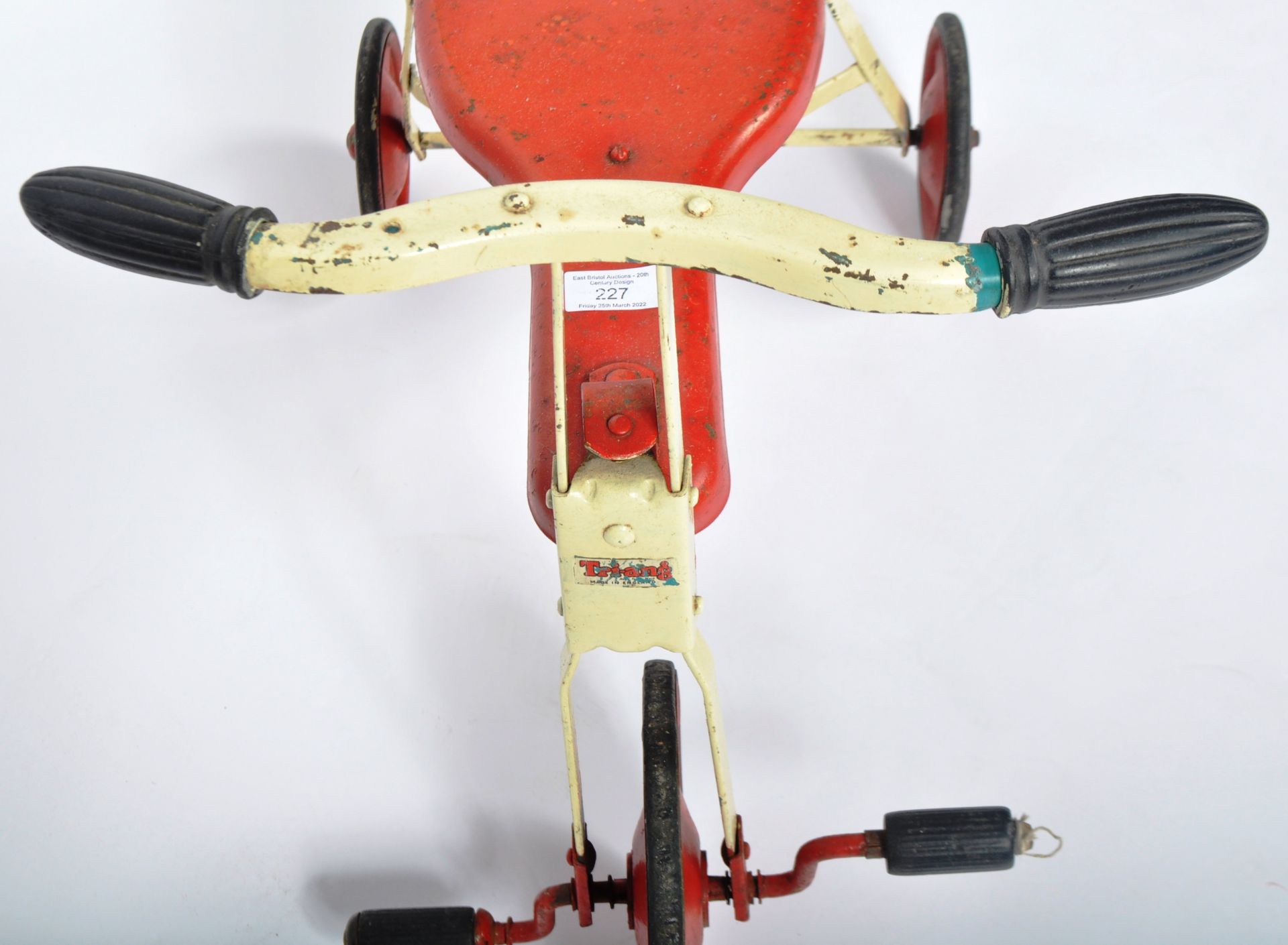 TRI-ANG - MID CENTURY CHILDS TRICYCLE WITH ORIGINAL PAINT - Image 3 of 7