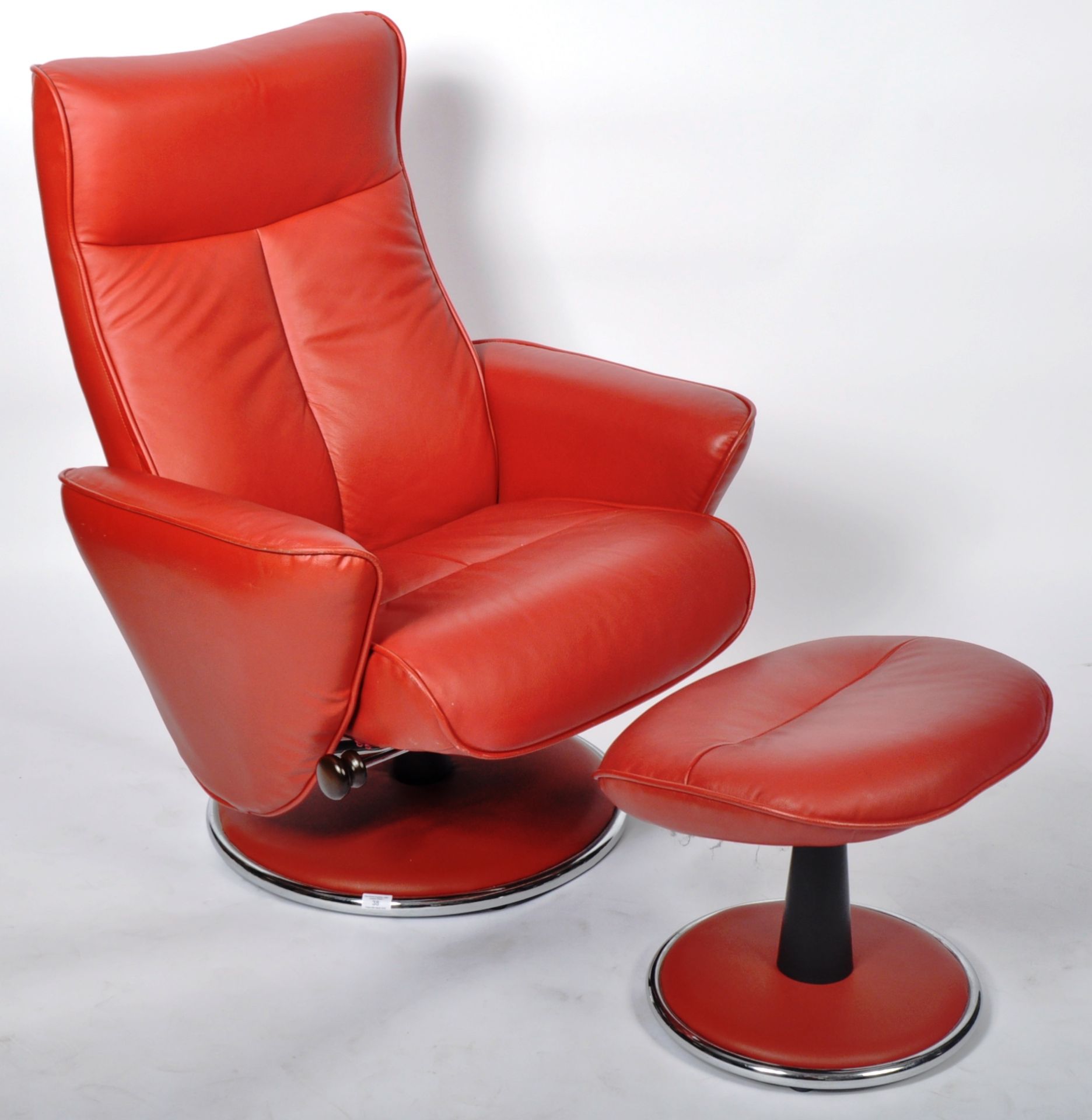 G PLAN - CONTEMPORARY RED LEATHER RECLINING SWIVEL ARMCHAIR - Image 2 of 7