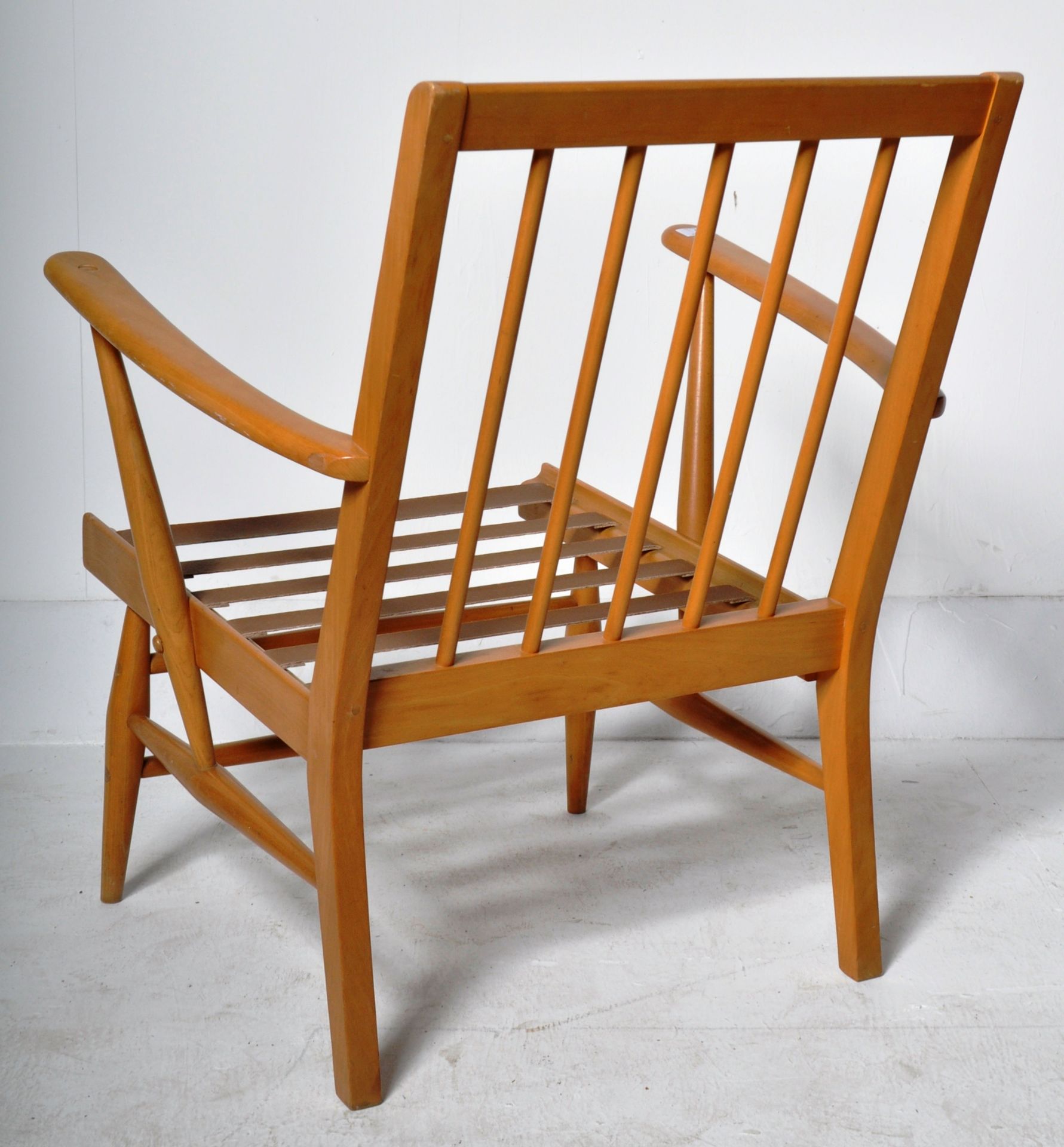 ERCOL - MODEL 567 - BEECH AND ELM EASY LOUNGE ARMCHAIR - Image 7 of 8