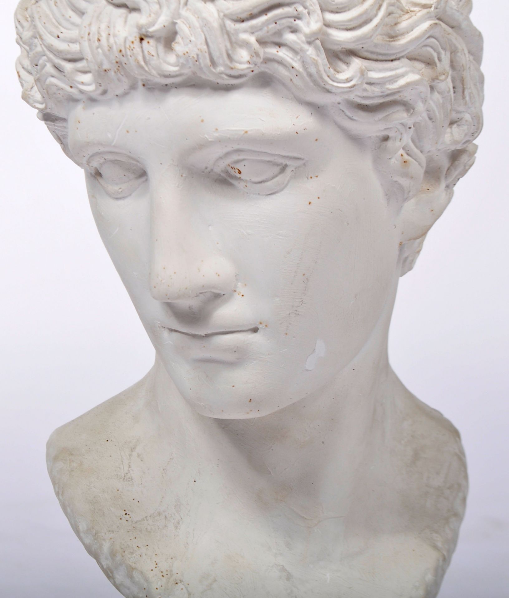 CLASSICAL ROMAN PLASTER BUST OF A VICTORIOUS ATHLETE - Image 3 of 4