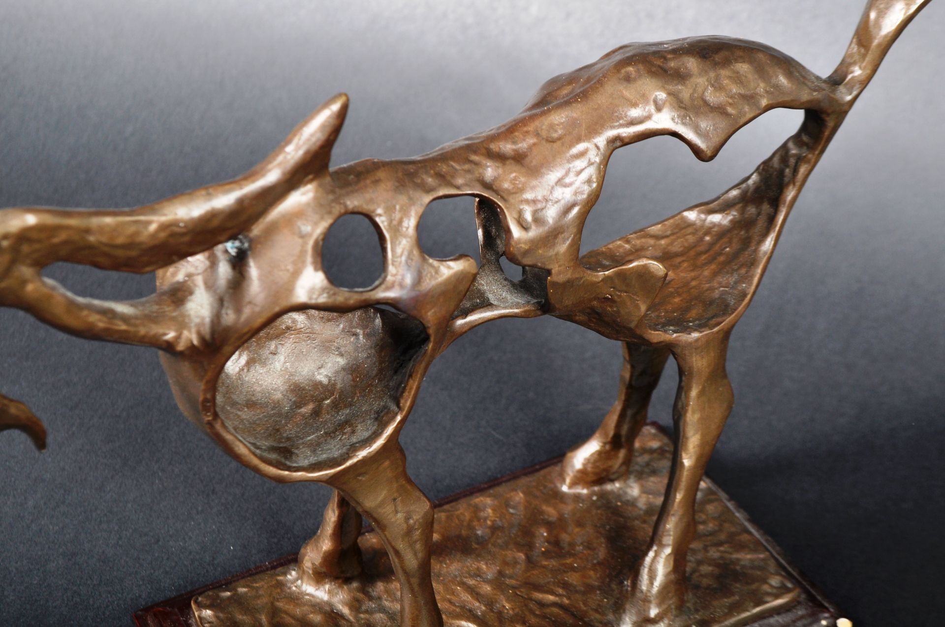 CONTEMPORARY BRONZE WORKED SCULPTURE OF AN ANTELOPE - Image 5 of 6