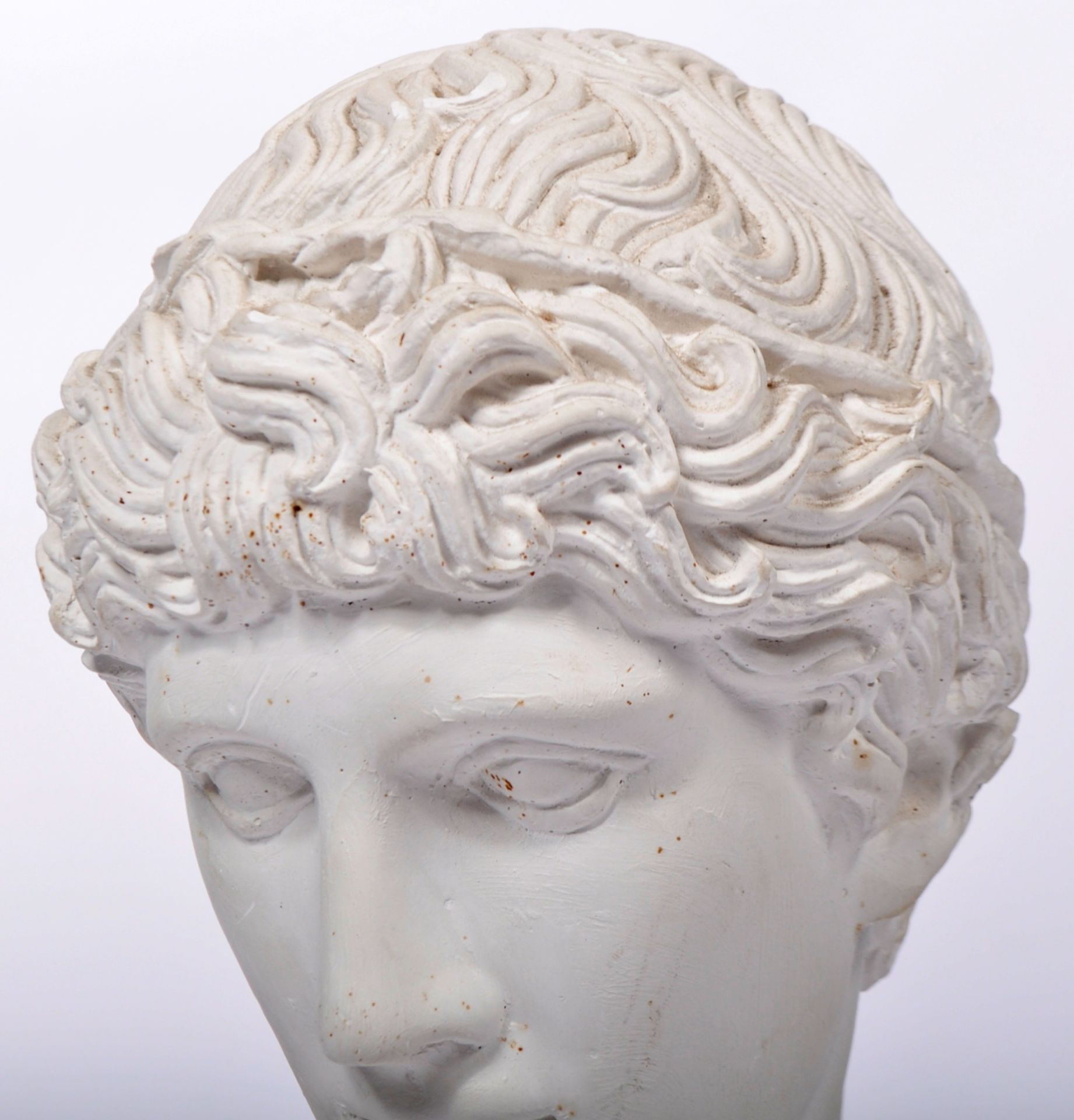 CLASSICAL ROMAN PLASTER BUST OF A VICTORIOUS ATHLETE - Image 2 of 4