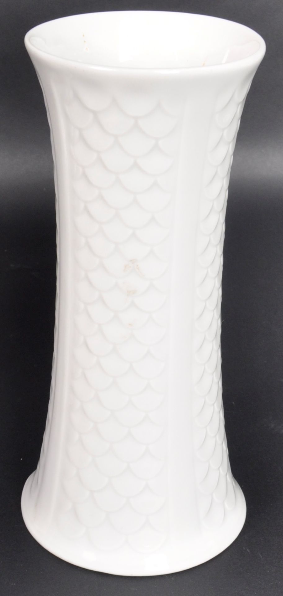 COLLECTION OF MID 20TH CENTURY GERMAN WHITE PORCELAIN VASES - Image 7 of 7
