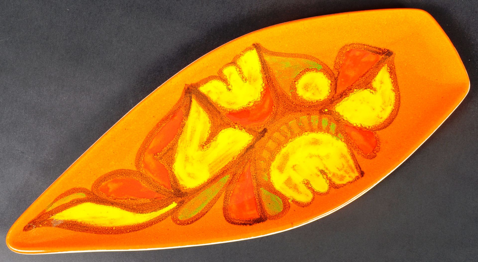 POOLE POTTERY - DELPHIS RANGE - MID CENTURY ABSTRACT PLATE - Image 3 of 6