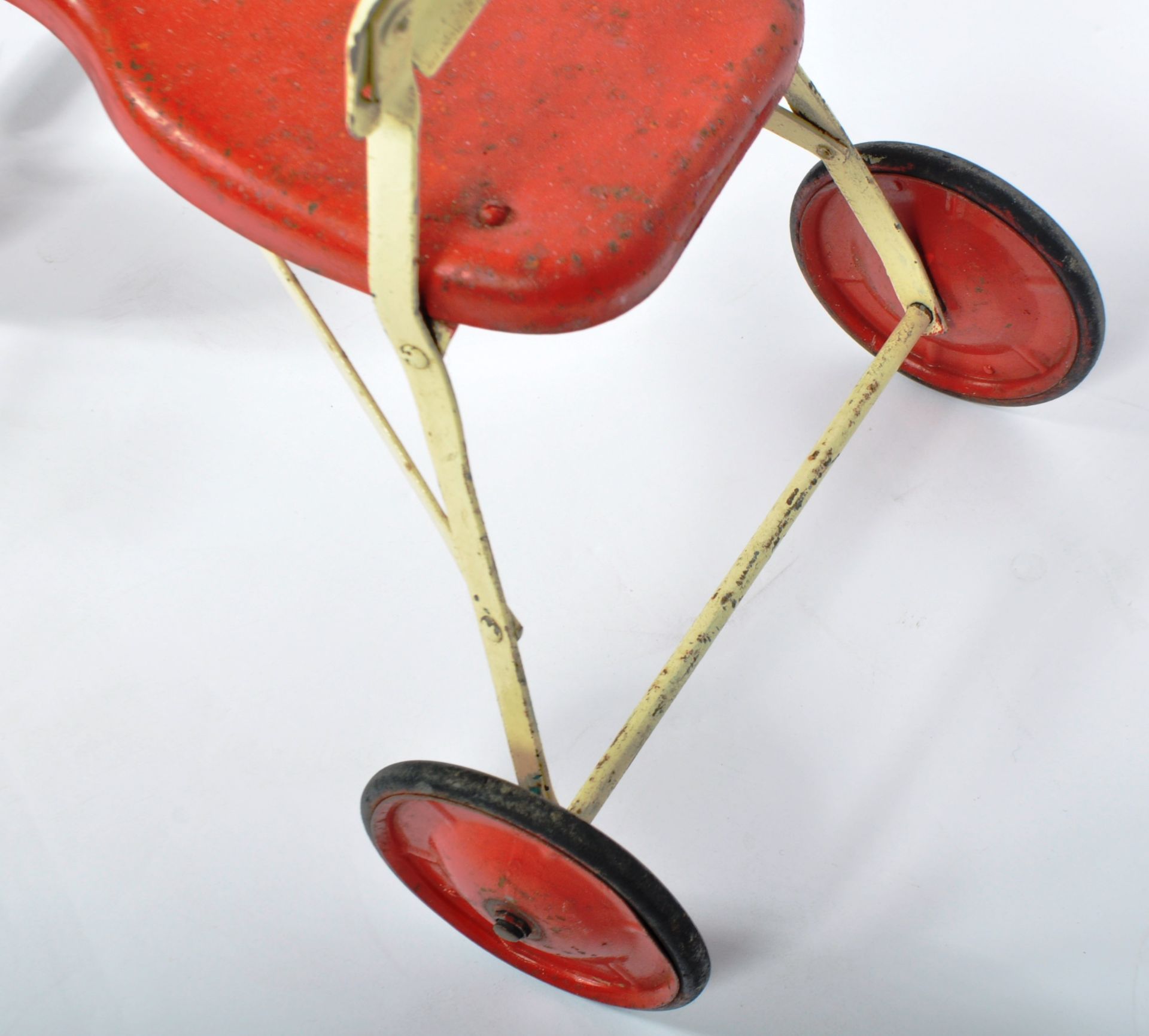 TRI-ANG - MID CENTURY CHILDS TRICYCLE WITH ORIGINAL PAINT - Image 6 of 7