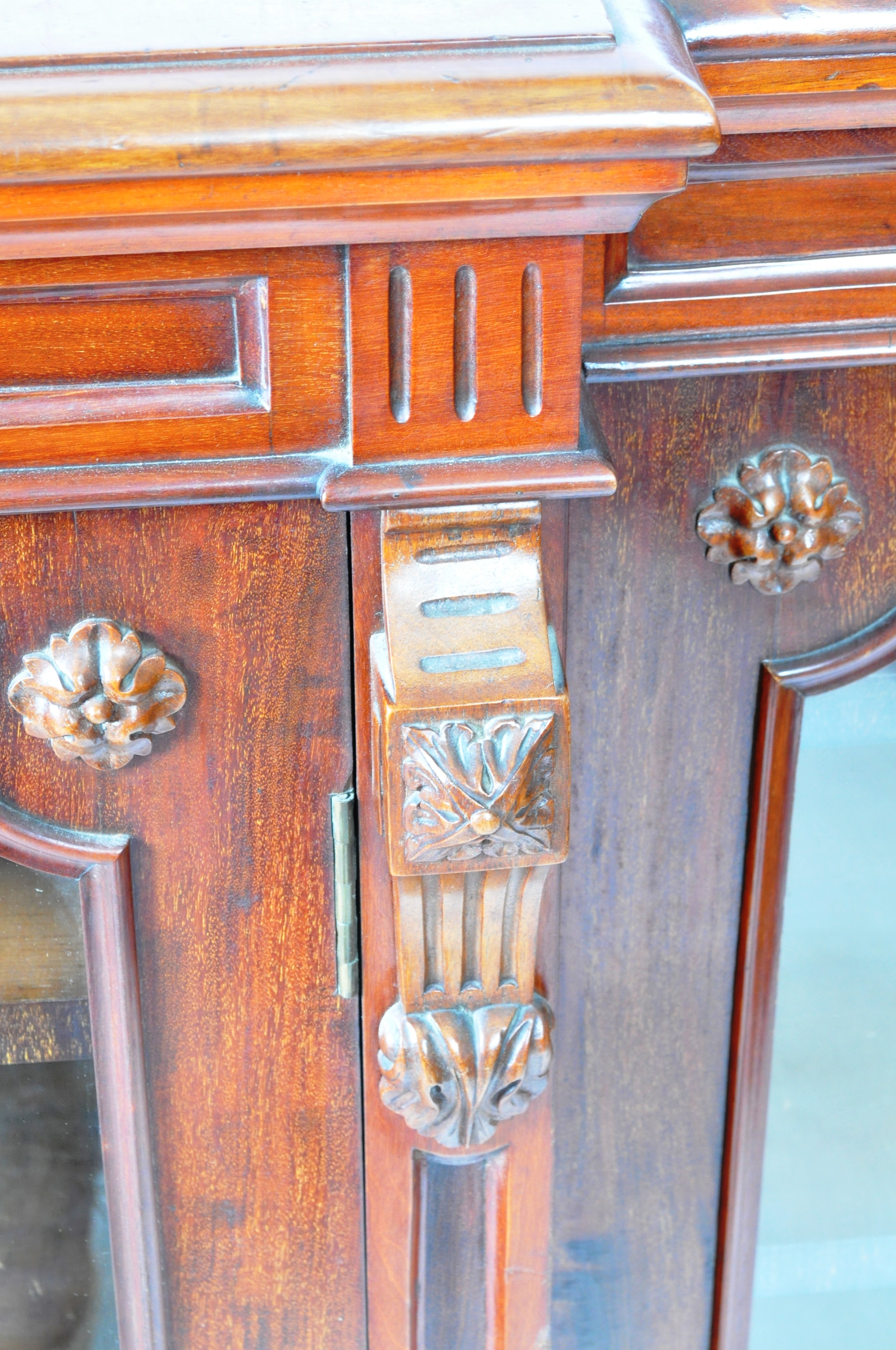 VICTORIAN MAHOGANY BREAKFRONT BOOKCASE DISPLAY CABINET - Image 7 of 7