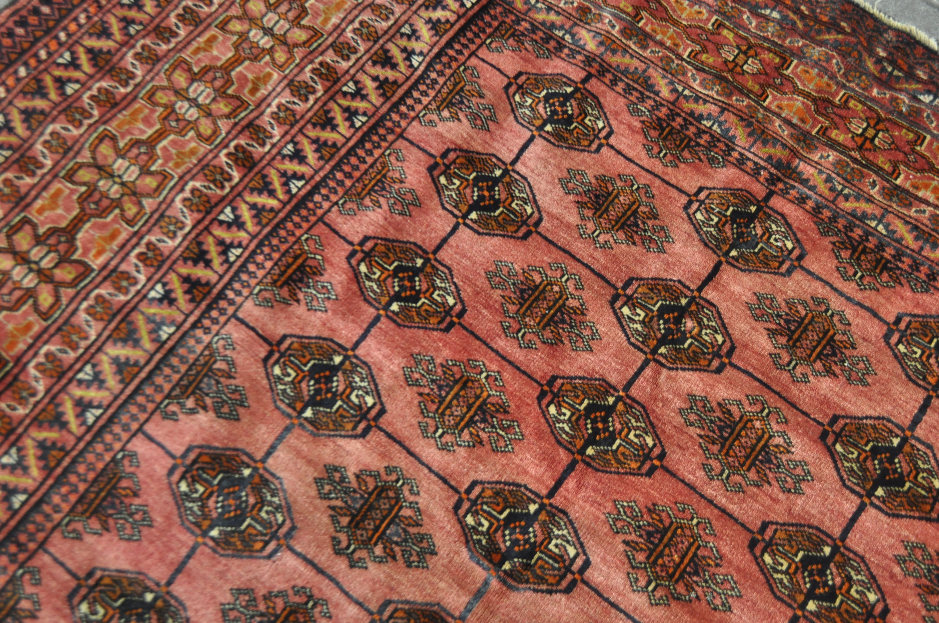 EARLY - MID CENTURY PERSIAN TURKOMAN FLOOR RUG - Image 4 of 5