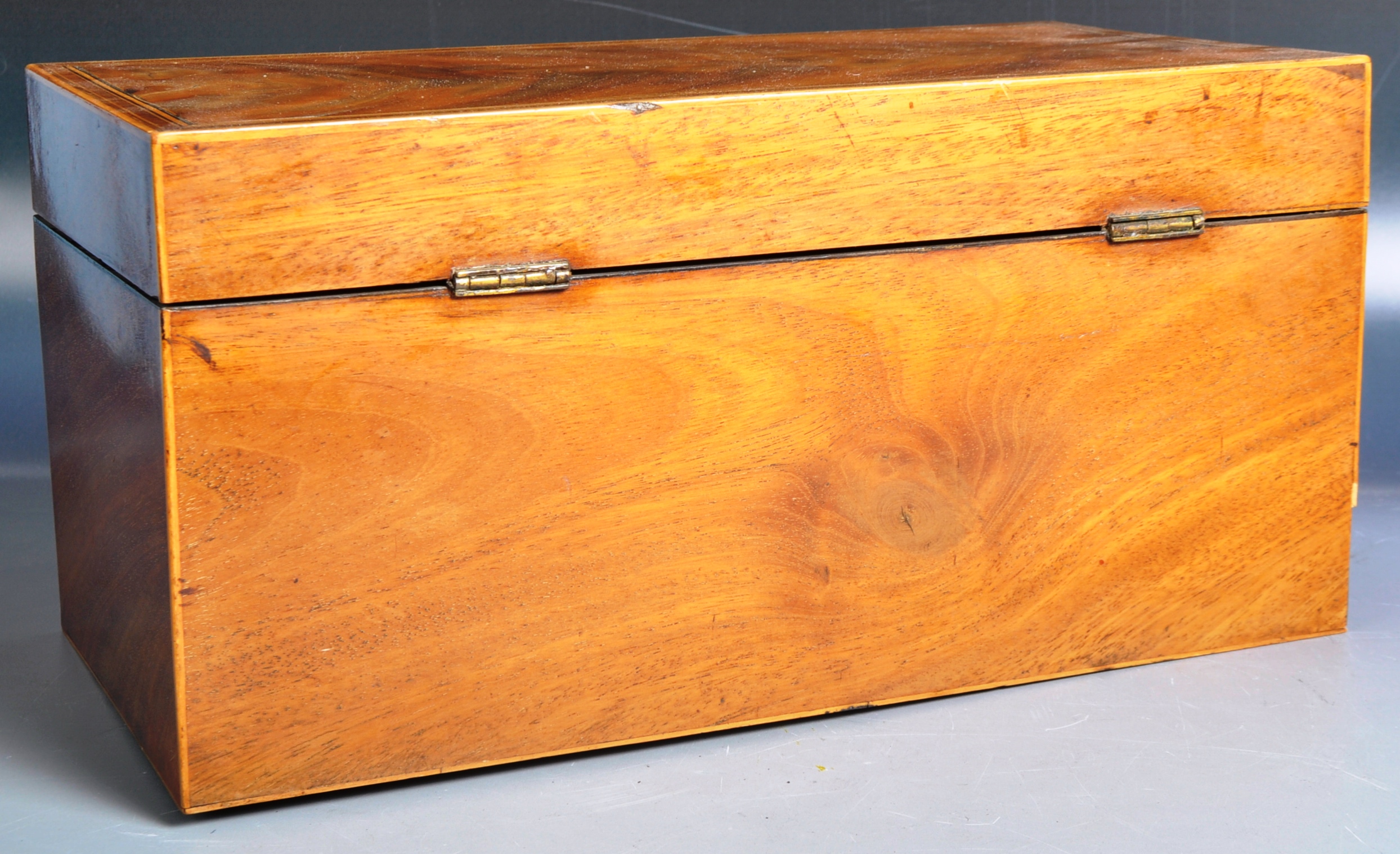 18TH CENTURY MAHOGANY AND SATINWOOD TEA CADDY - Image 10 of 10