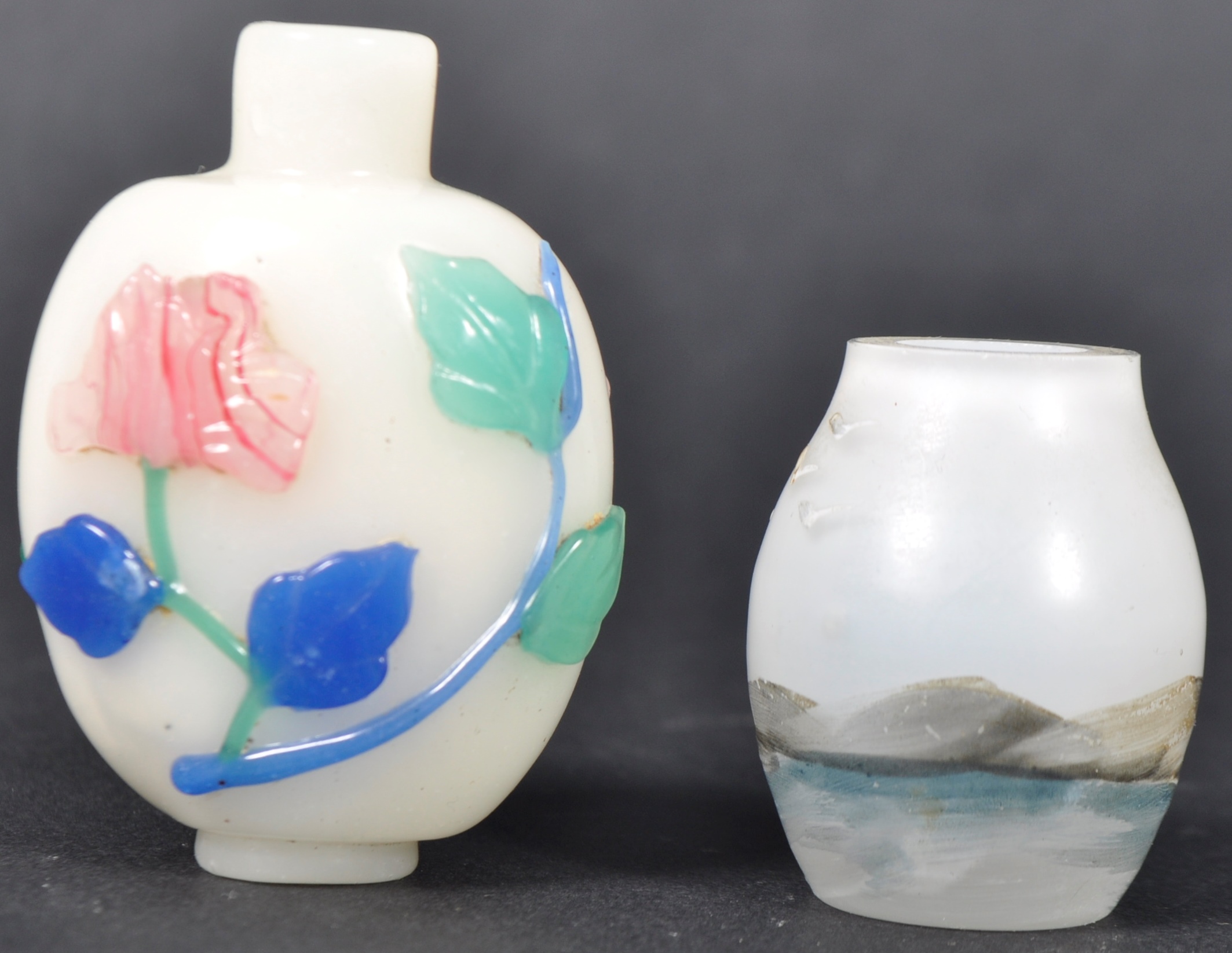 TWO CHINESE GLASS SNUFF BOTTLES - Image 3 of 5
