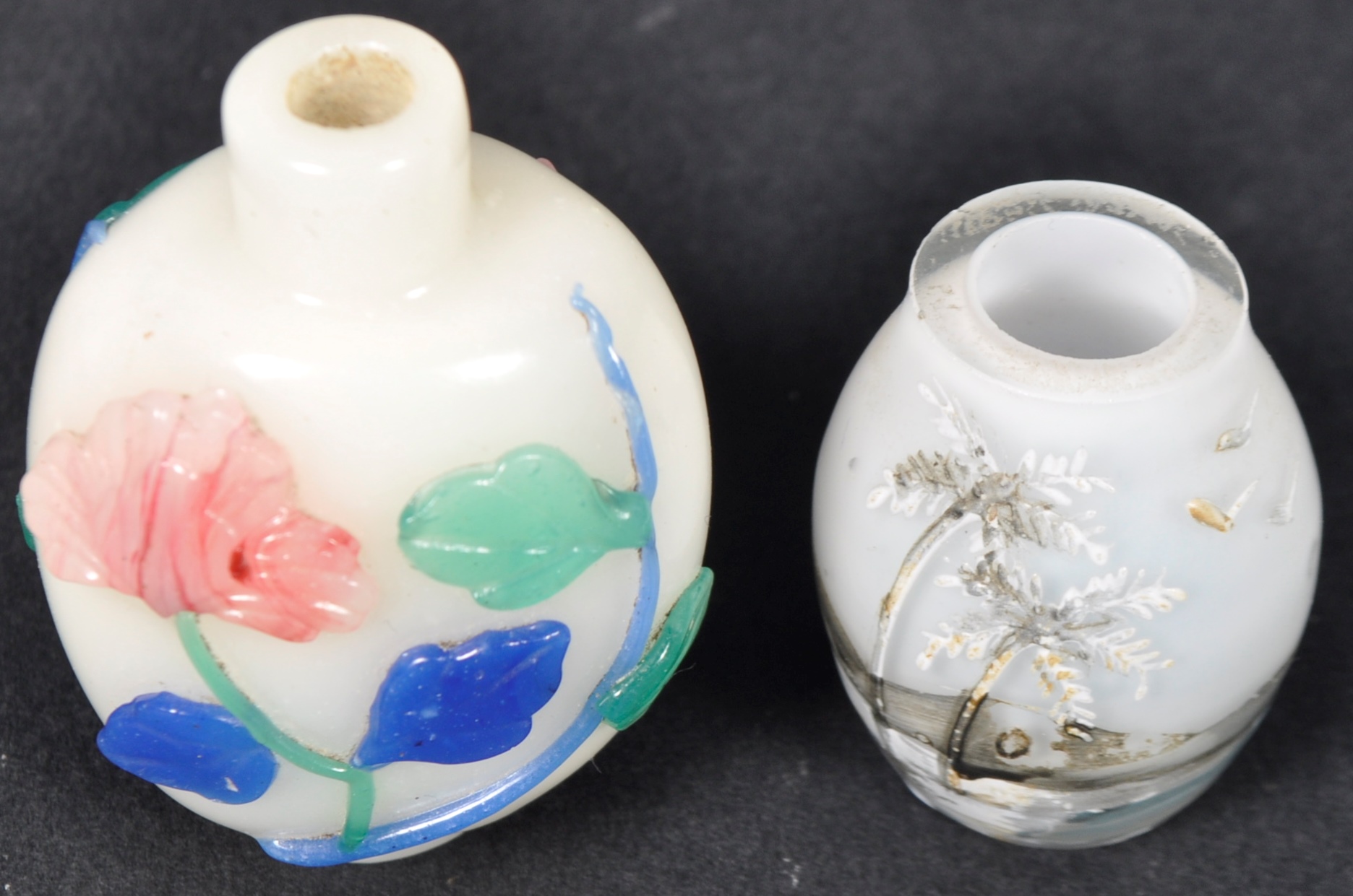 TWO CHINESE GLASS SNUFF BOTTLES - Image 2 of 5