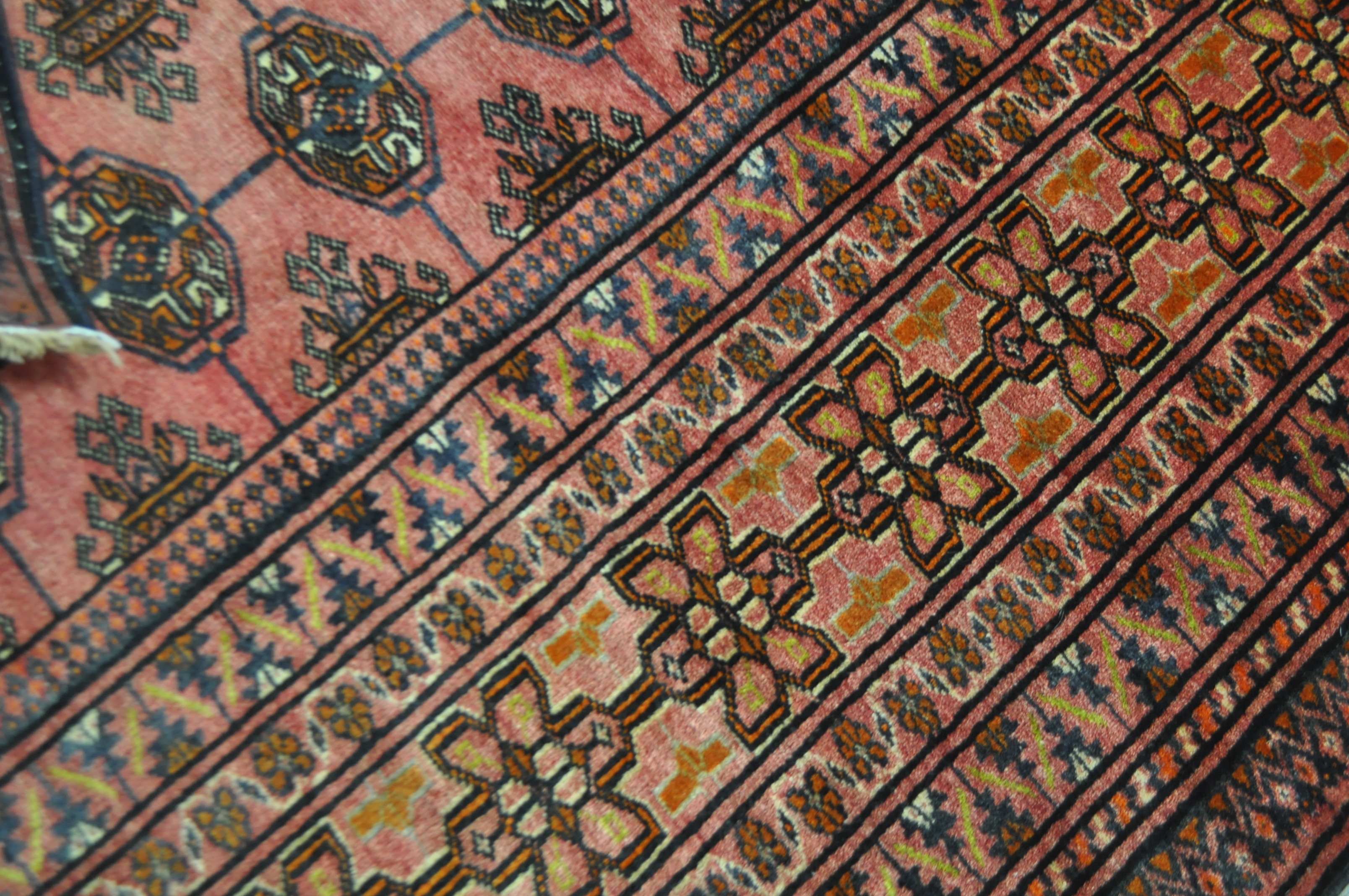 EARLY - MID CENTURY PERSIAN TURKOMAN FLOOR RUG - Image 5 of 5