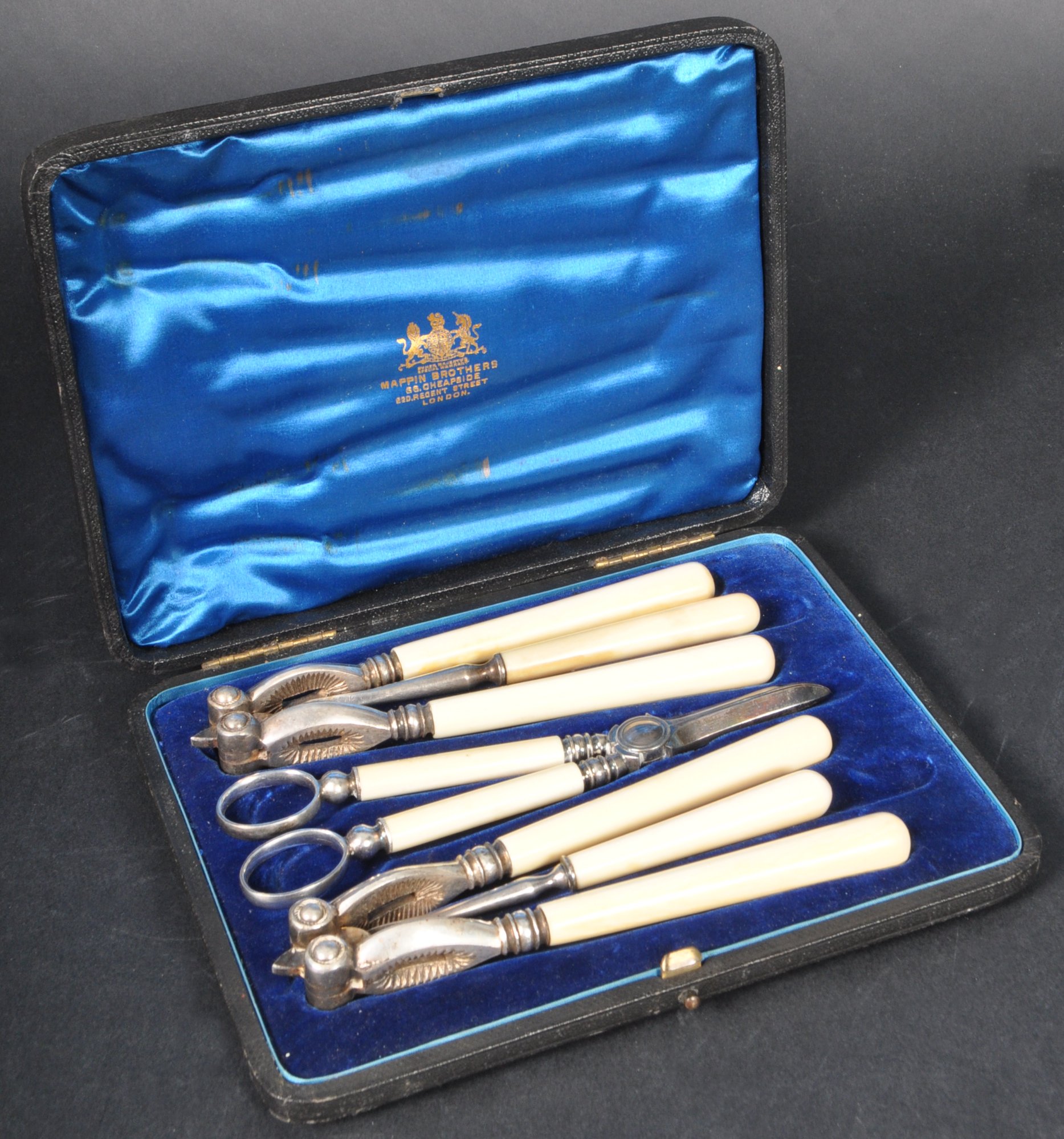 EARLY 20TH CENTURY MAPPIN BROTHERS OF LONDON LOBSTER CUTLERY