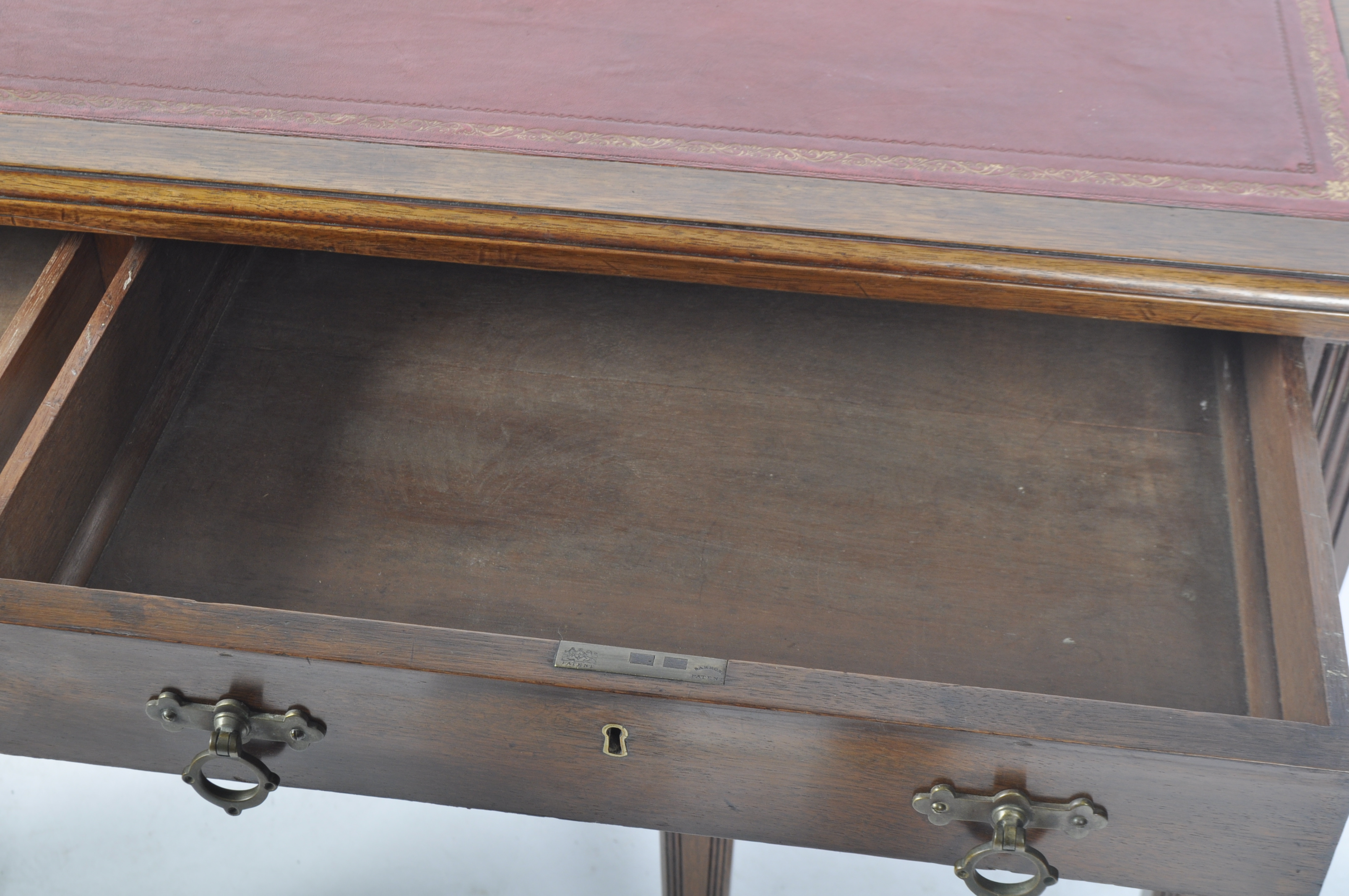 EDWARDIAN MAHOGANY WRITING TABLE DESK - Image 4 of 9