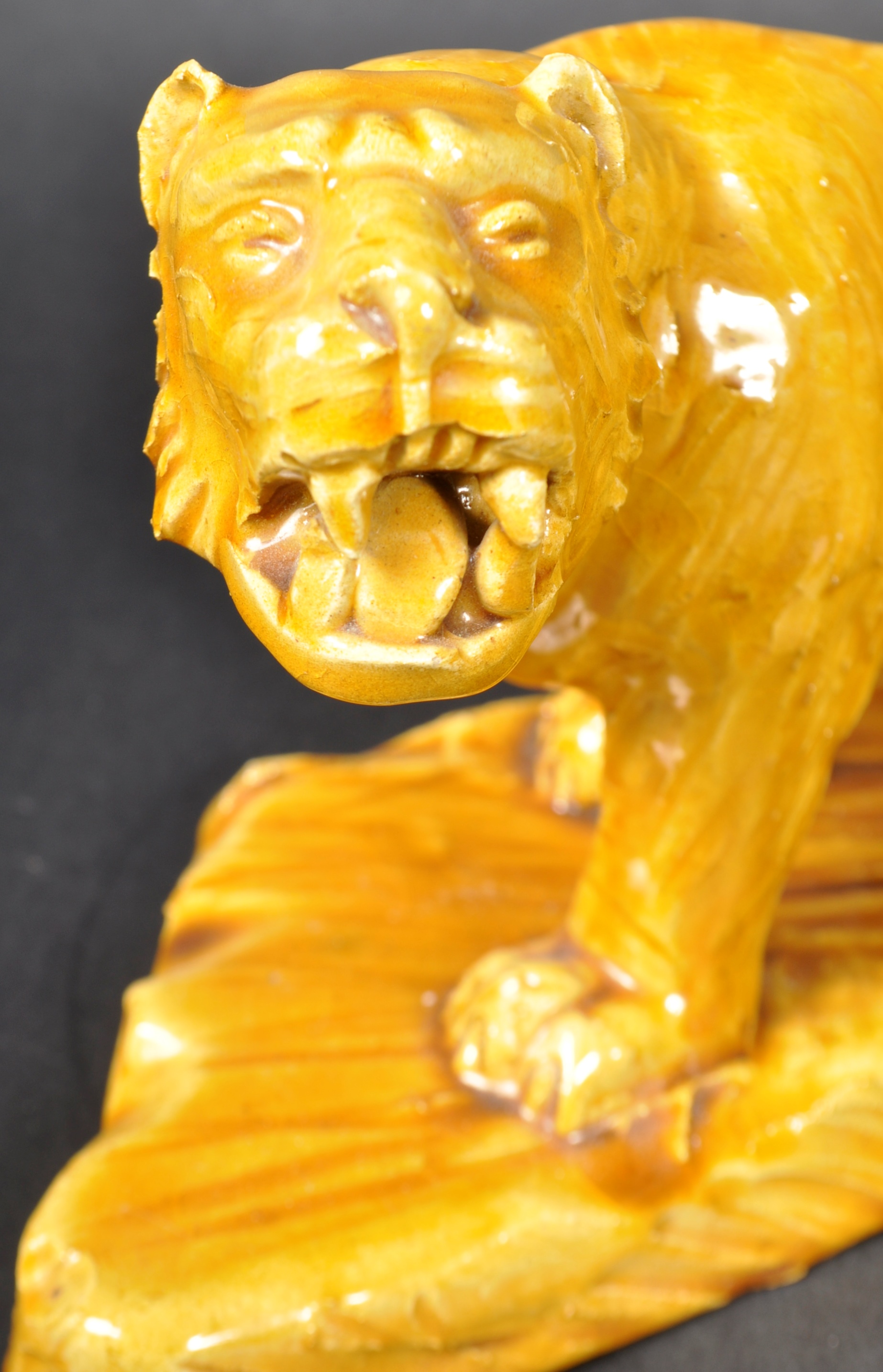 PAIR OF 19TH CENTURY VICTORIAN GLAZED CERAMIC PROWLING TIGERS - Image 3 of 9