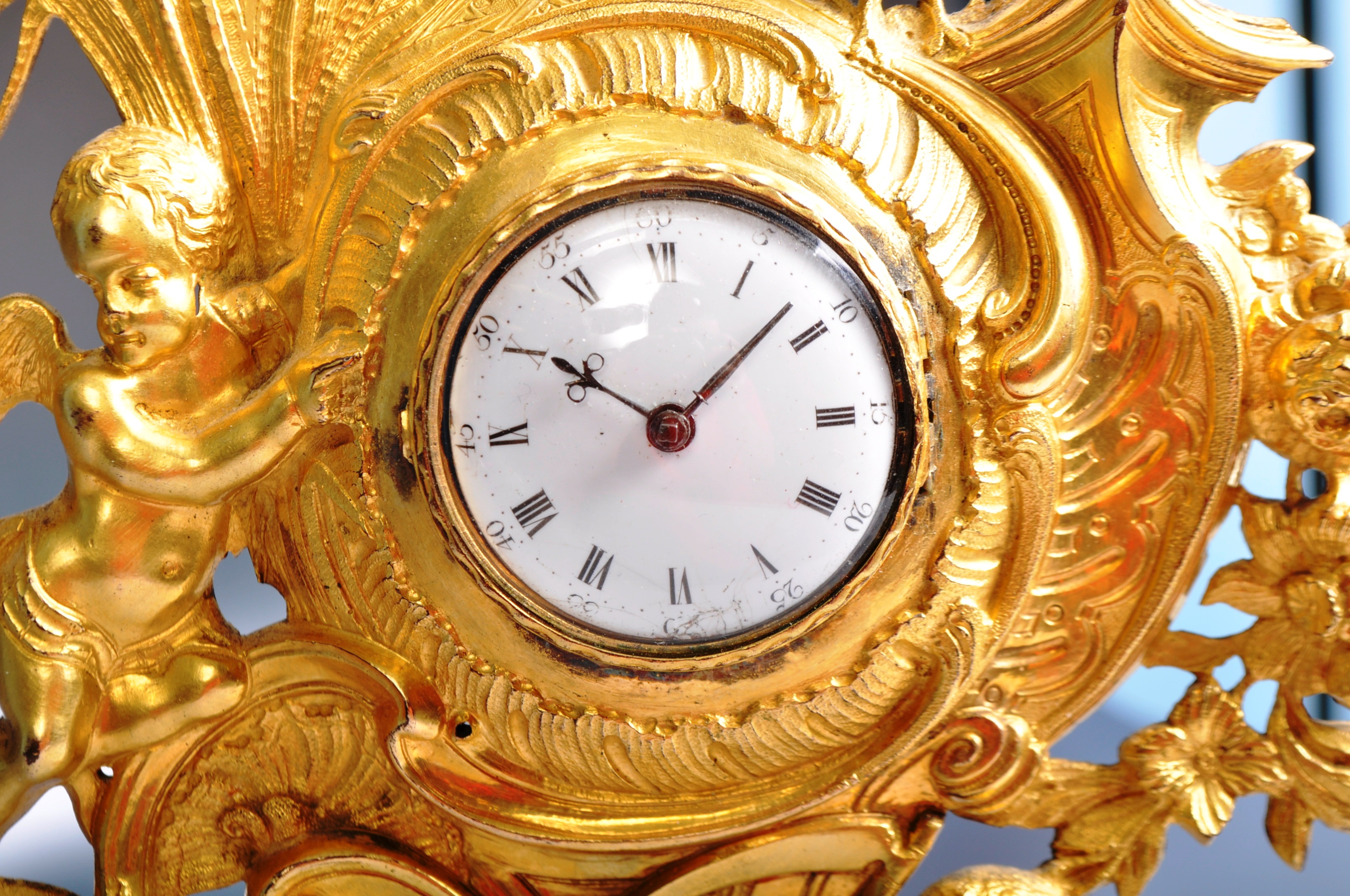 18TH CENTURY GEORGE III ORMOLU BRONZE CLOCK ON STAND - Image 6 of 7