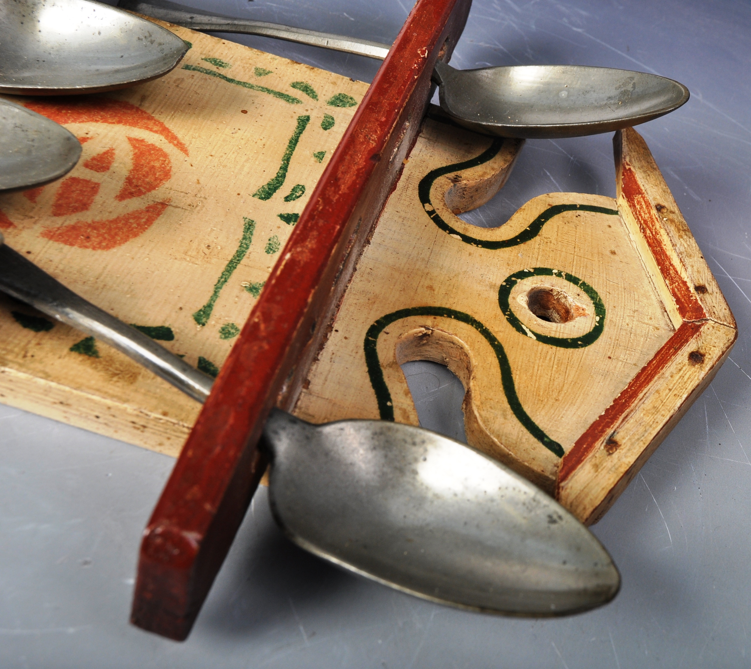 19TH CENTURY DUTCH FOLK ART SPOON RACK WITH SPOONS - Image 4 of 5