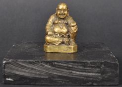 19TH CENTURY CHINESE BRONZE OF A LAUGHING BUDDHA