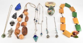 ASSORTMENT OF COSTUME JEWELLERY