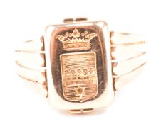 VINTAGE GOLD ARMORIAL CREST SIGNET RING