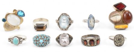 GROUP OF TEN VINTAGE AND LATER SILVER & WHITE METAL RINGS