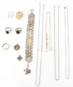 A GROUP OF VINTAGE SILVER & WHITE METAL JEWELLERY