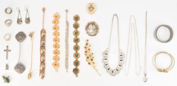 ASSORTMENT OF SILVER, ANTIQUE & VINTAGE COSTUME JEWELLERY