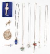 ASSORTMENT OF VINTAGE SILVER & WHITE METAL JEWELLERY