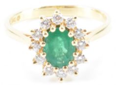 VINTAGE HALLMARKED 18CT GOLD EMERALD & DIAMOND CLUSTER RING