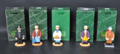 CAMBERWICK GREEN – ROBERT HARROP – FIGURINES / STATUES