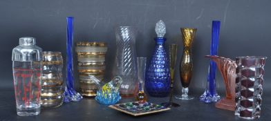 ASSORTMENT OF ART DECO & MID 20TH CENTURY GLASS VASES