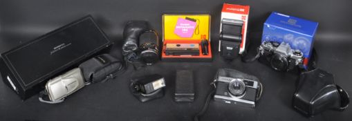 OLYMPUS OM 10 35MM FILM CAMERA & RELATED ITEMS