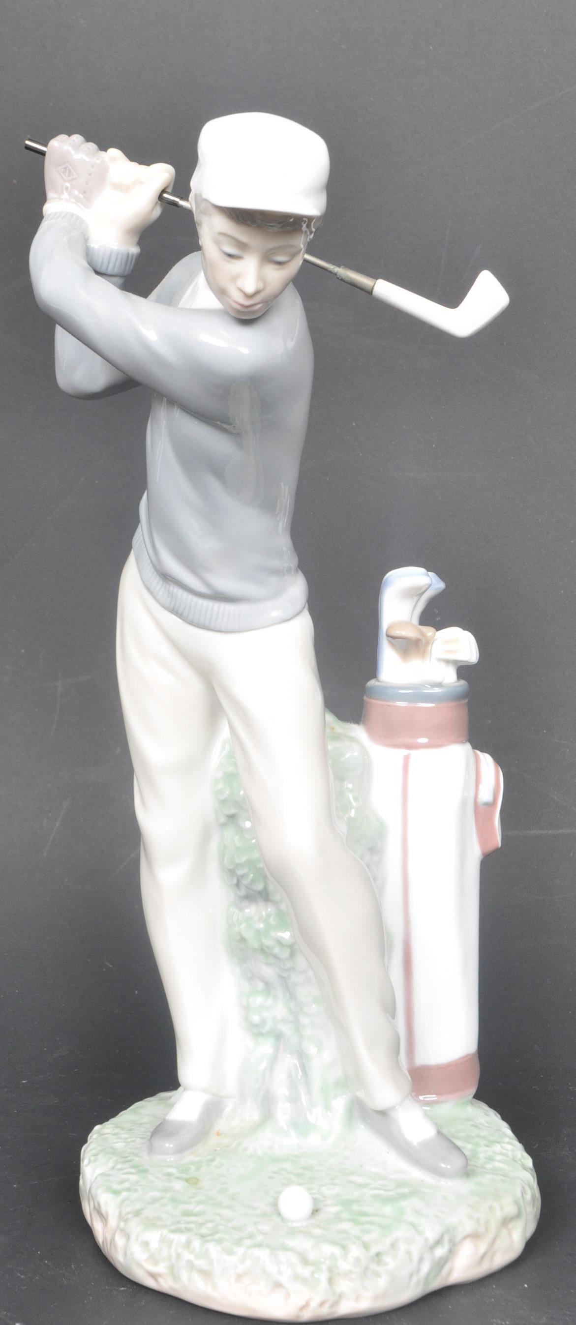 LLADRO LATE 20TH CENTURY BONE CHINA SCULPTURE OF GOLFER