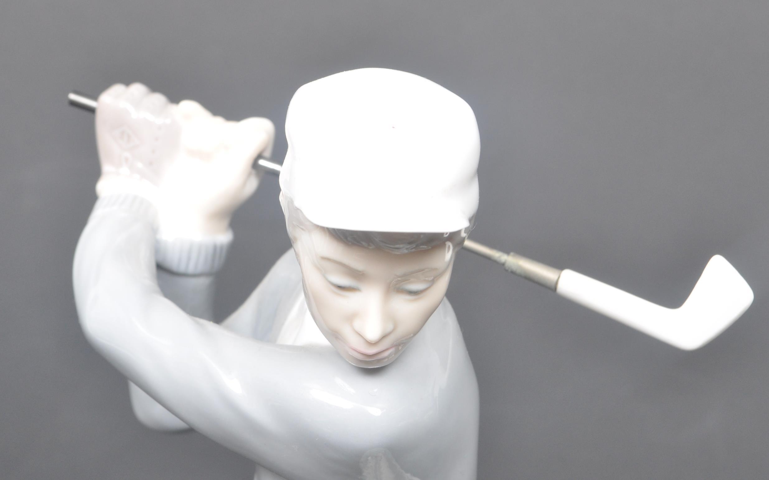 LLADRO LATE 20TH CENTURY BONE CHINA SCULPTURE OF GOLFER - Image 3 of 5